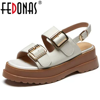 FEDONAS/Пролетно-летни Дамски Сандали; Модерни Ежедневни Сандали в ретро стил с метална Катарама, Върху плоска Подметка и Платформа; Дамски Обувки от естествена кожа, с отворени пръсти; 2022