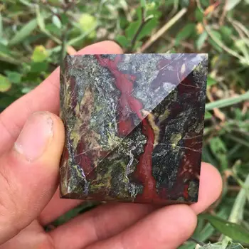Естествени камъни и минерали Камък Драконьей Кръв Камък С форма на Лечебни кристали