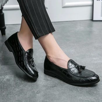Модни черни мъжки лоферы; удобни мъжки модельная обувки на равна подметка; ежедневни кожени обувки без закопчалка За Управление; мъже, Пролетно-есенна обувки