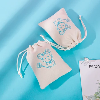 Чанти за подарък бижута велур 50 торби персонални бижута лого опаковка бежово и шикозни чанти Drawstring За украса на сватбени партита